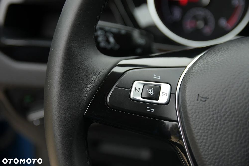 Volkswagen Touran 2.0 TDI SCR Highline - 28