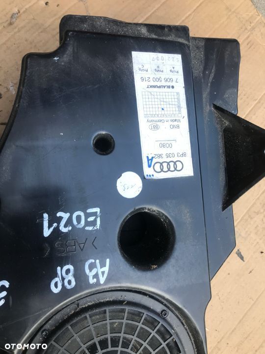 Subofer z głośnikami AUDI A3 8P 3drzwi 8P3035382A - 3