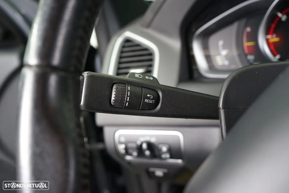 Volvo XC 60 2.0 D3 Momentum Geartronic - 24