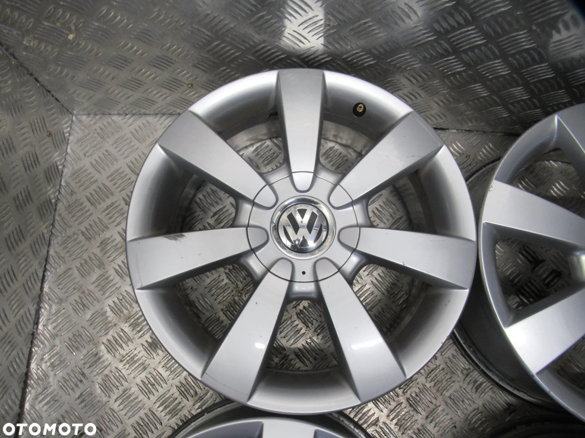 Felgi Vw New Beattle Gplf IV Taigo T-Cross 6,5Jx16 et42 5x100 - 5
