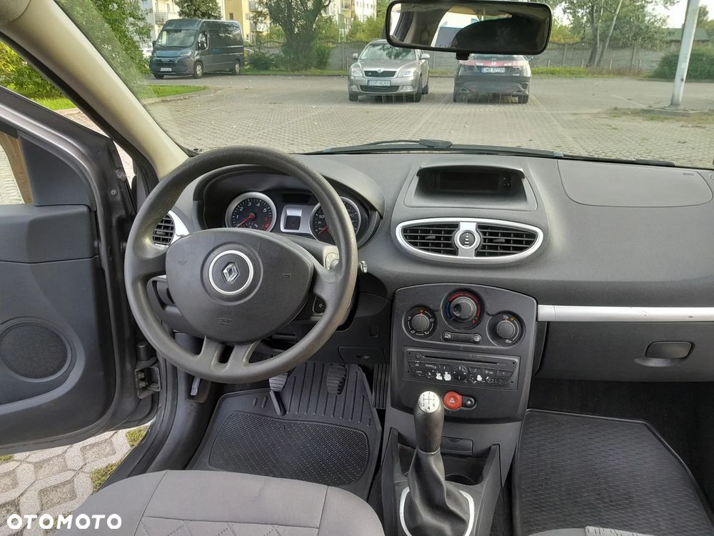 Renault Clio 1.2 16V Alize - 10