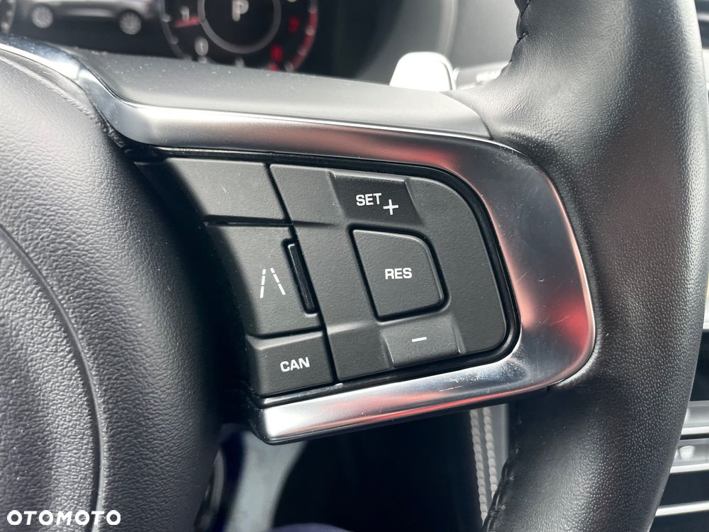 Jaguar F-Pace 25t AWD R-Sport - 20