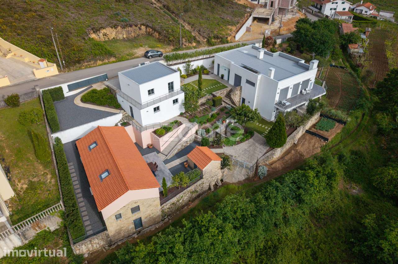 Propriedade exclusiva multifuncional com duas habitações independen... - Grande imagem: 3/59