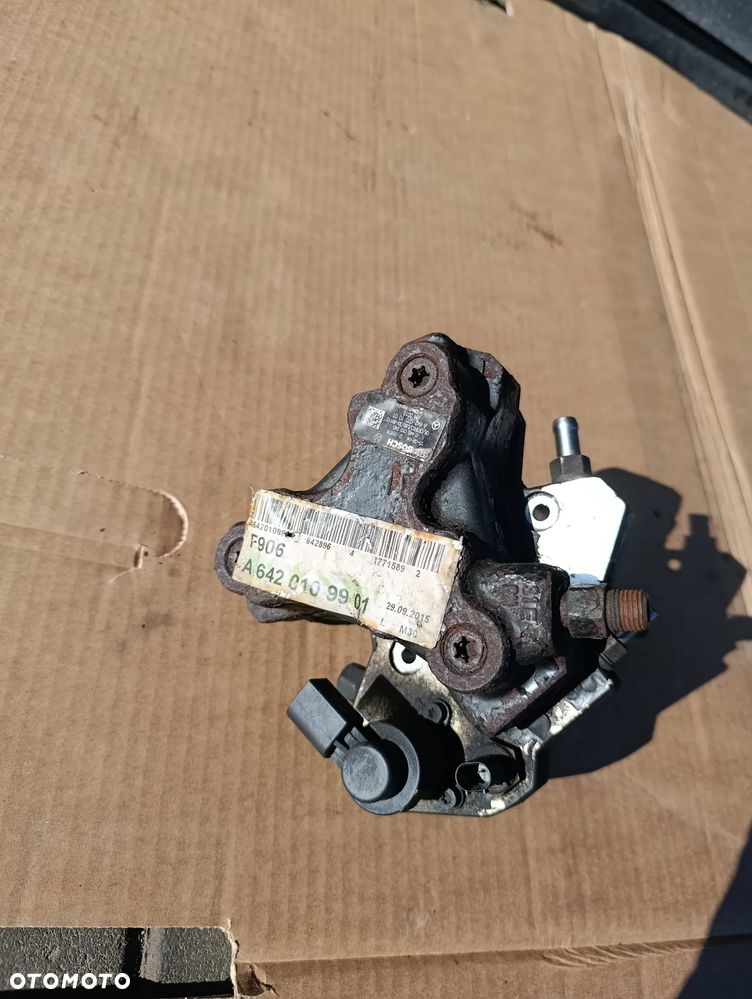 MERCEDES W212 3.0 CDI POMPA WTRYSKOWA A6420701001 - 1