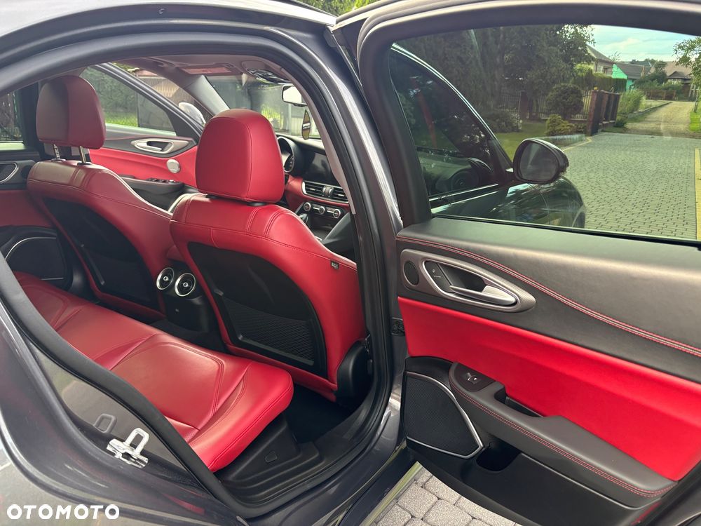 Alfa Romeo Giulia 2.0 Turbo 16V AT8 Veloce Ti - 14