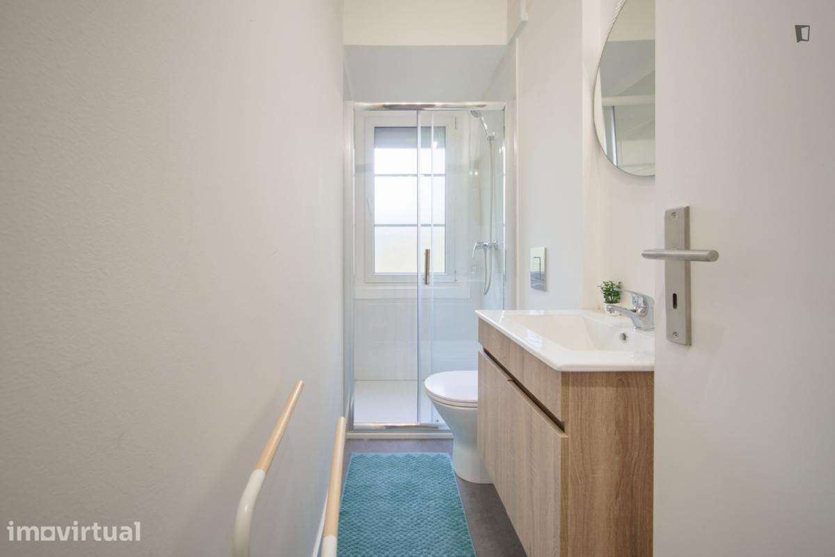Quarto - localizado em Marquês de Pombal Lisbon - Grande imagem: 2/46