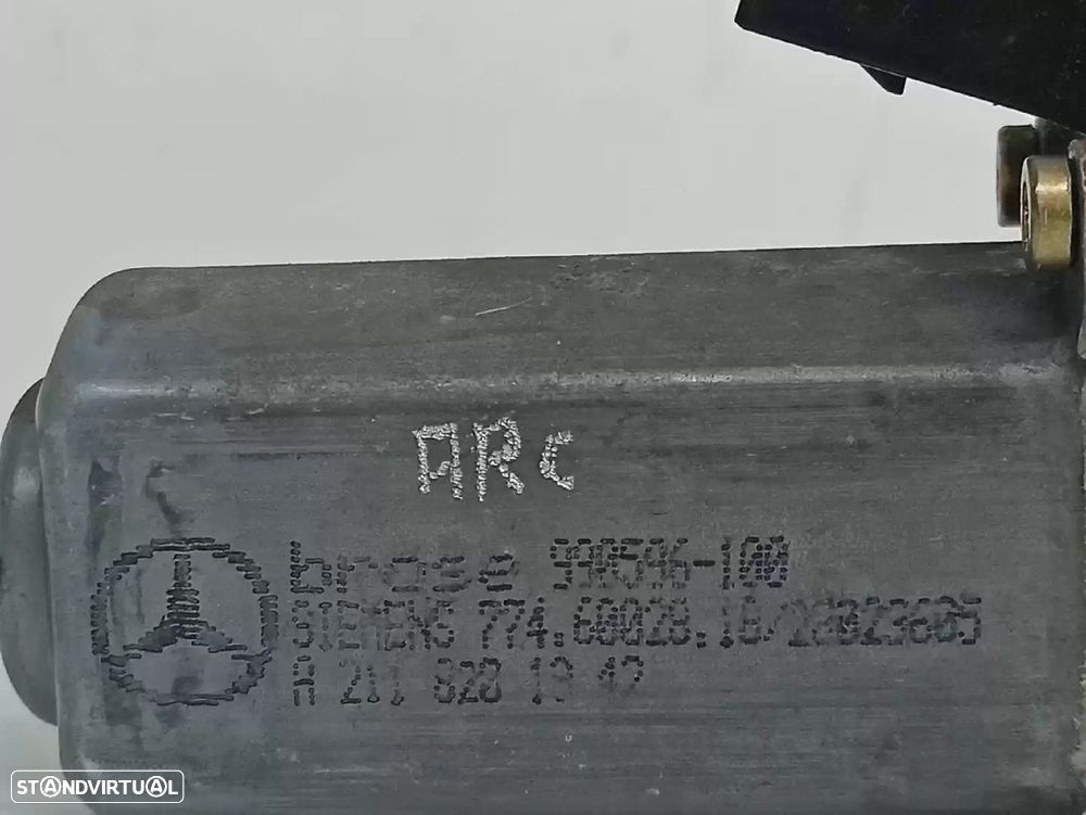 MOTOR ELEVADOR DE VIDRO FRONTAL ESQUERDO MERCEDES-BENZ CLASSE C 2003 -A211820294... - 4