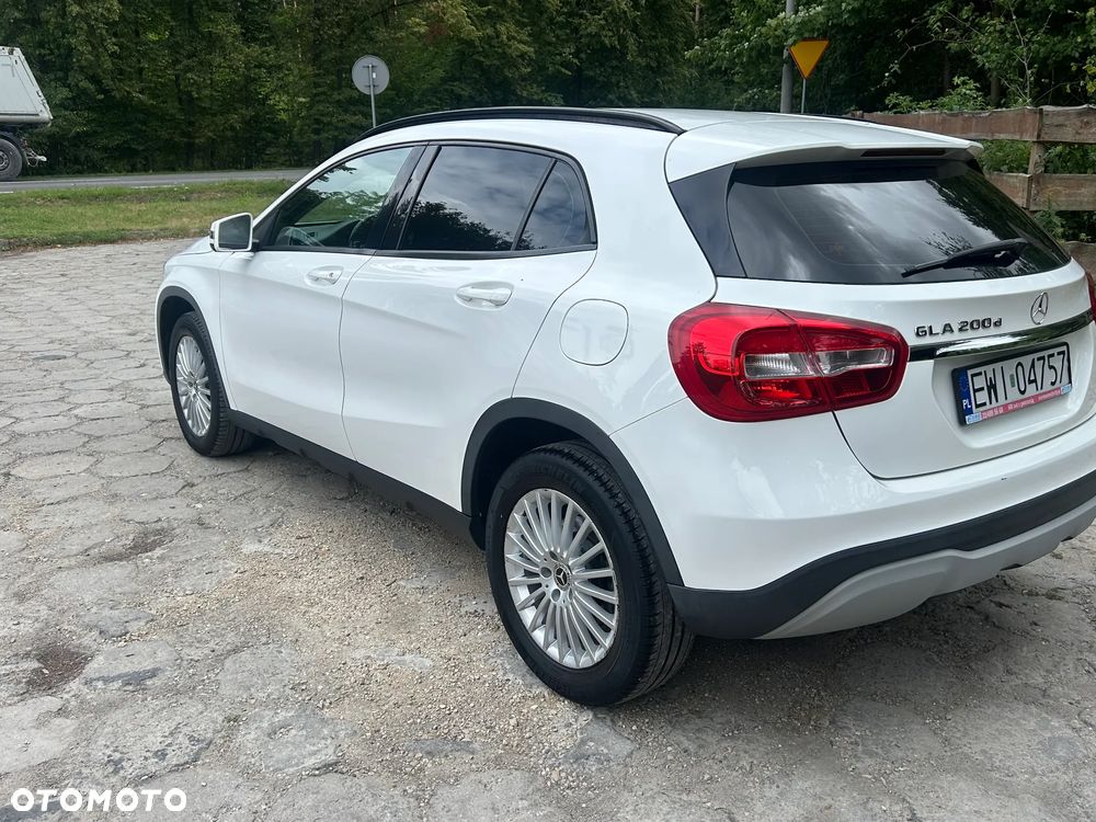 Mercedes-Benz GLA 200 d 7G-DCT - 10