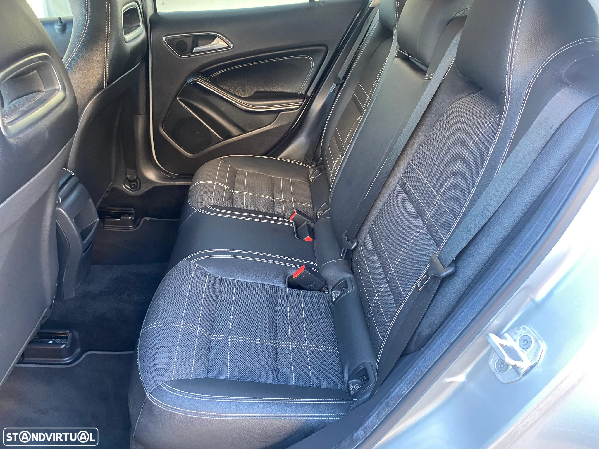 Mercedes-Benz GLA 180 (CDI) d 7G-DCT Urban - 38