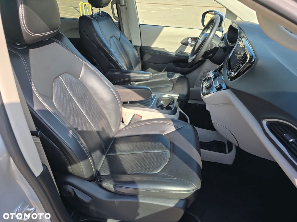 Chrysler Pacifica - 19
