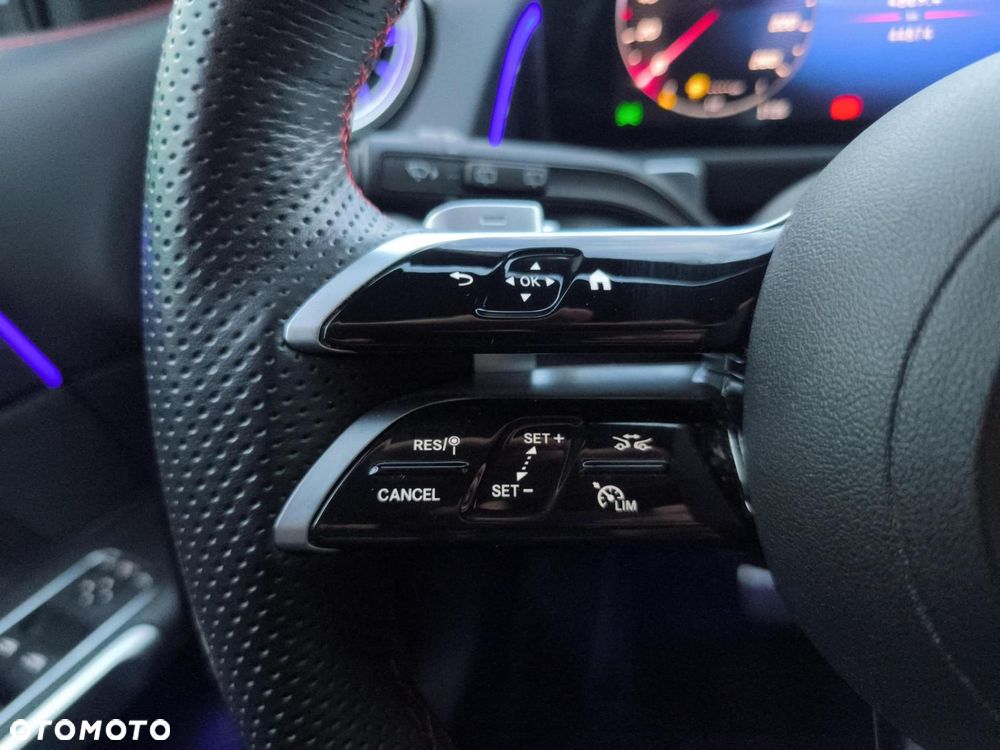 Mercedes-Benz GLB - 16