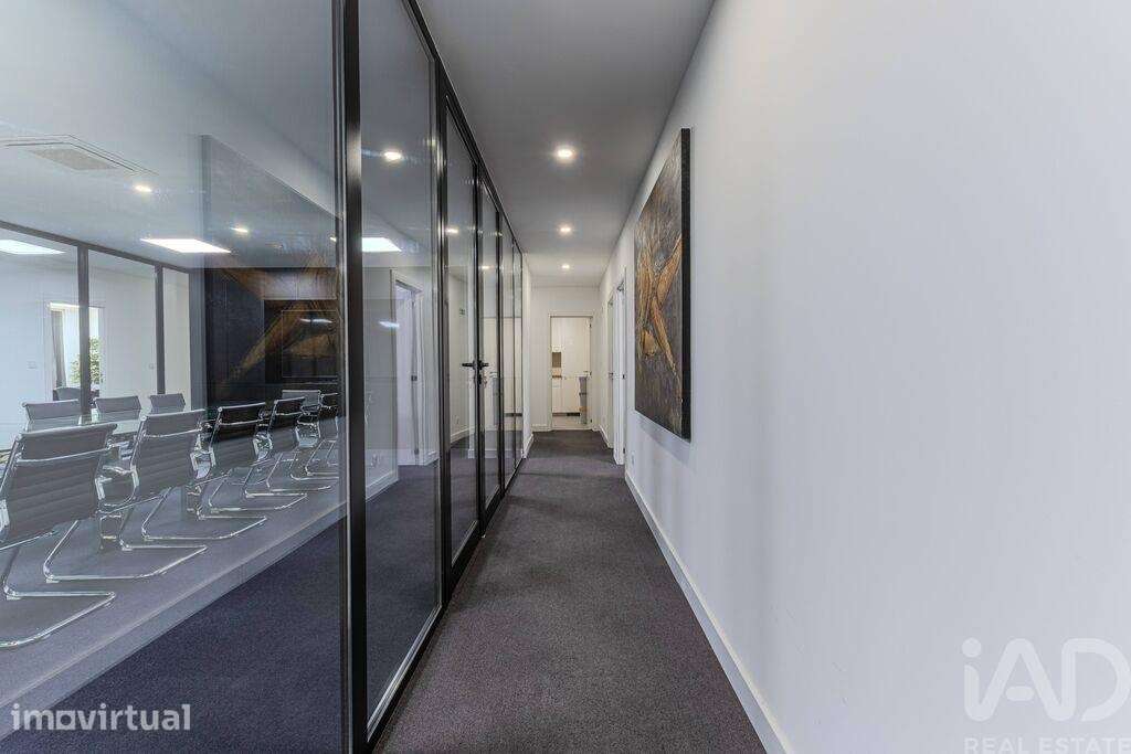 Escritório em Santo António de 520,00 m2 - Grande imagem: 3/28