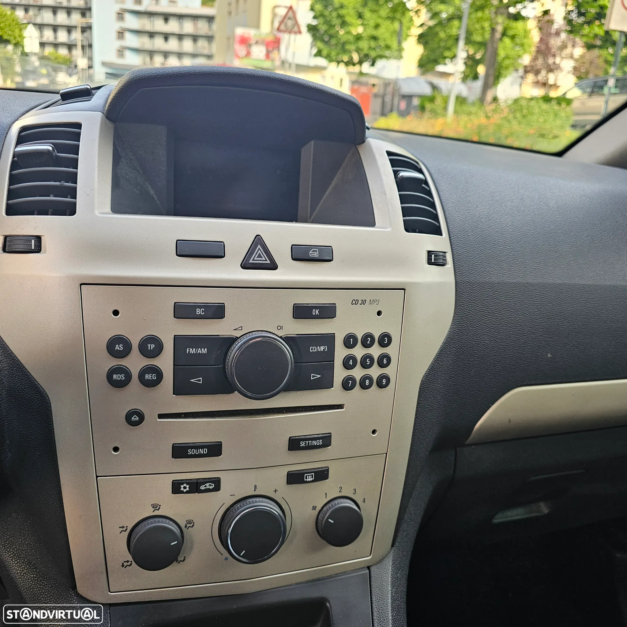 Opel Zafira 1.7 CDTi EcoFLEX - 24