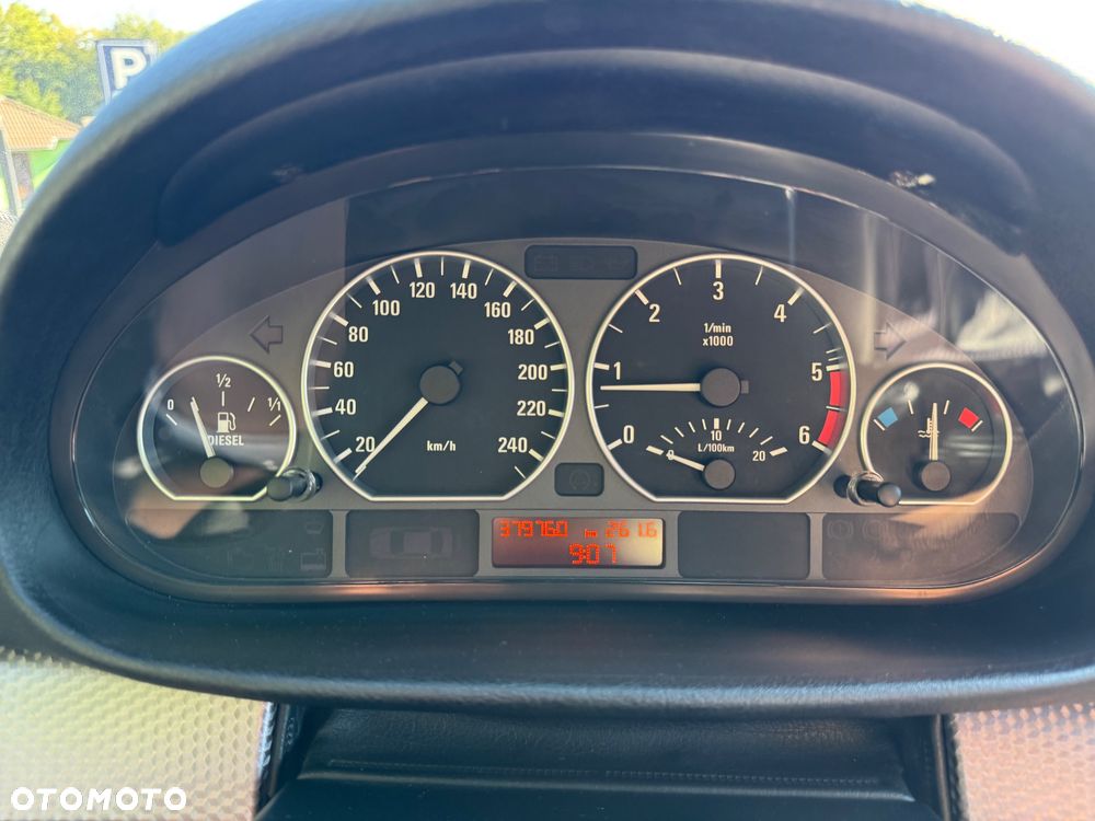 BMW Seria 3 330d Edition Sport - 23