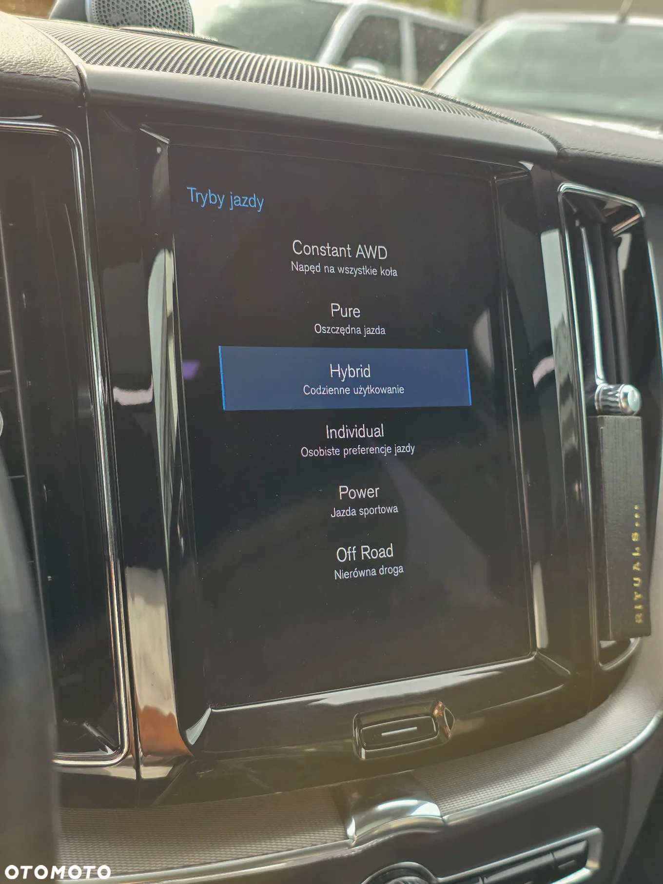 Volvo XC 60 T6 Plug-In Hybrid AWD R-Design - 29