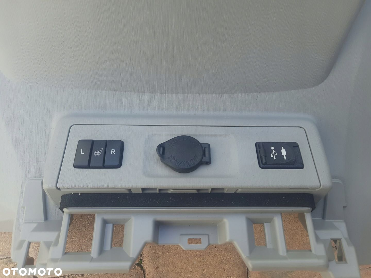 PANEL GRZANIA FOTELI TOYOTA PRIUS PLUS 14-19r - 3