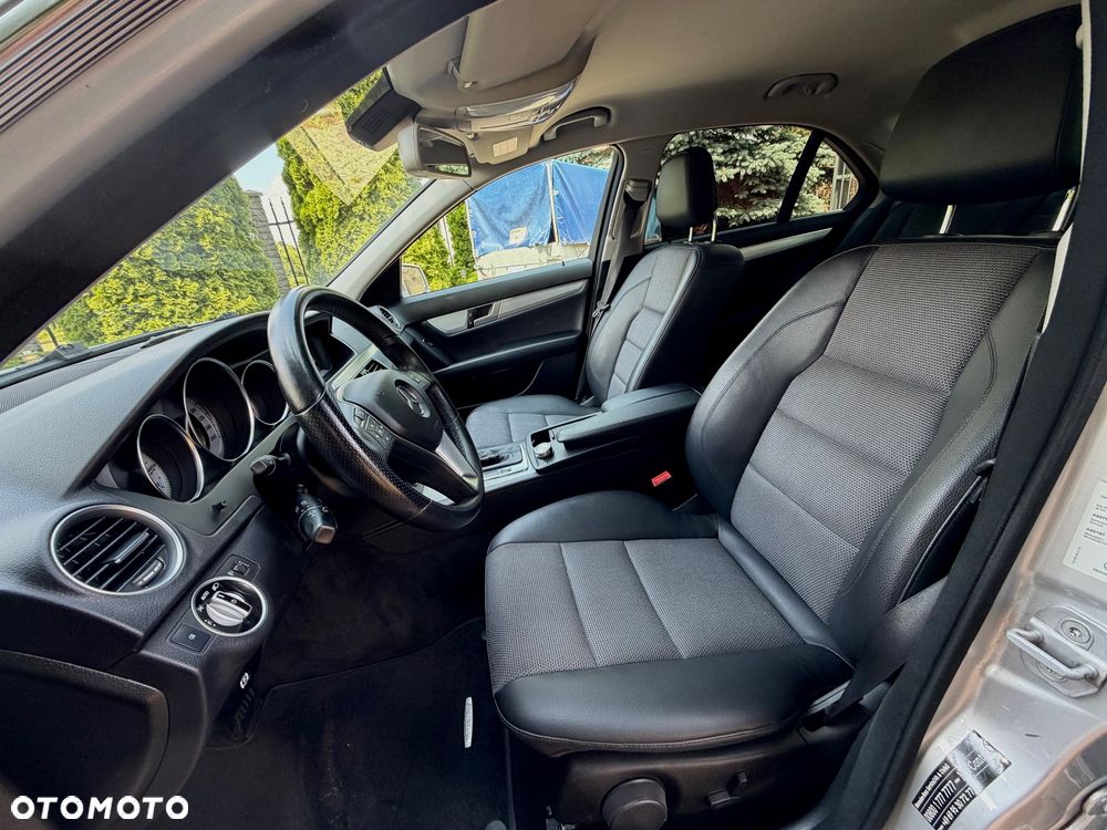 Mercedes-Benz Klasa C 180 CGI Automatik BlueEFFICIENCY Avantgarde - 13