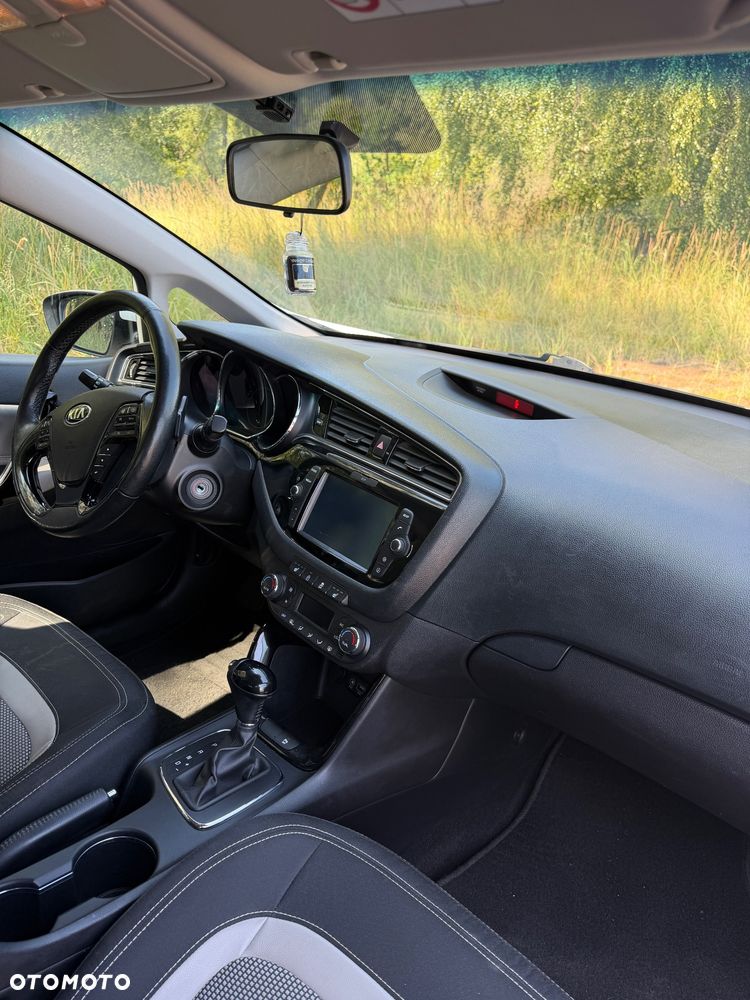 Kia Ceed - 9
