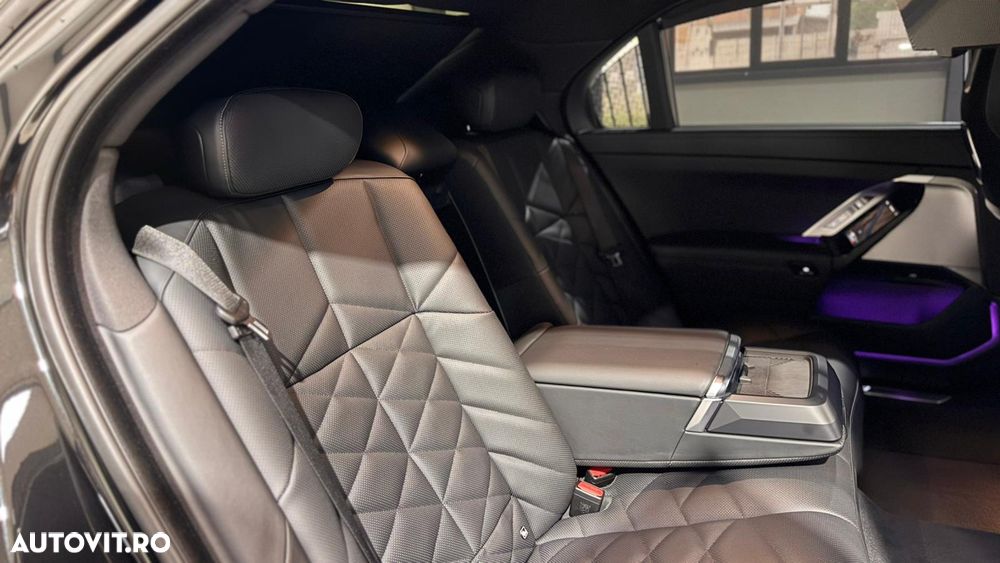 BMW Seria 7 740d xDrive MHEV - 22