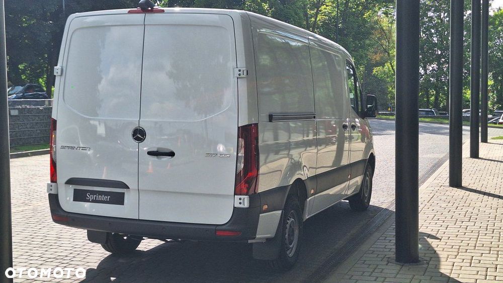Mercedes-Benz Sprinter - 10