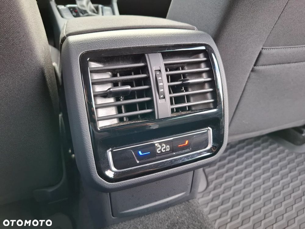 Volkswagen Passat Variant 2.0 TDI SCR DSG Business - 32