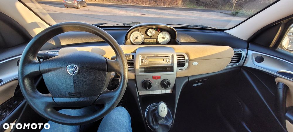 Lancia Ypsilon - 5