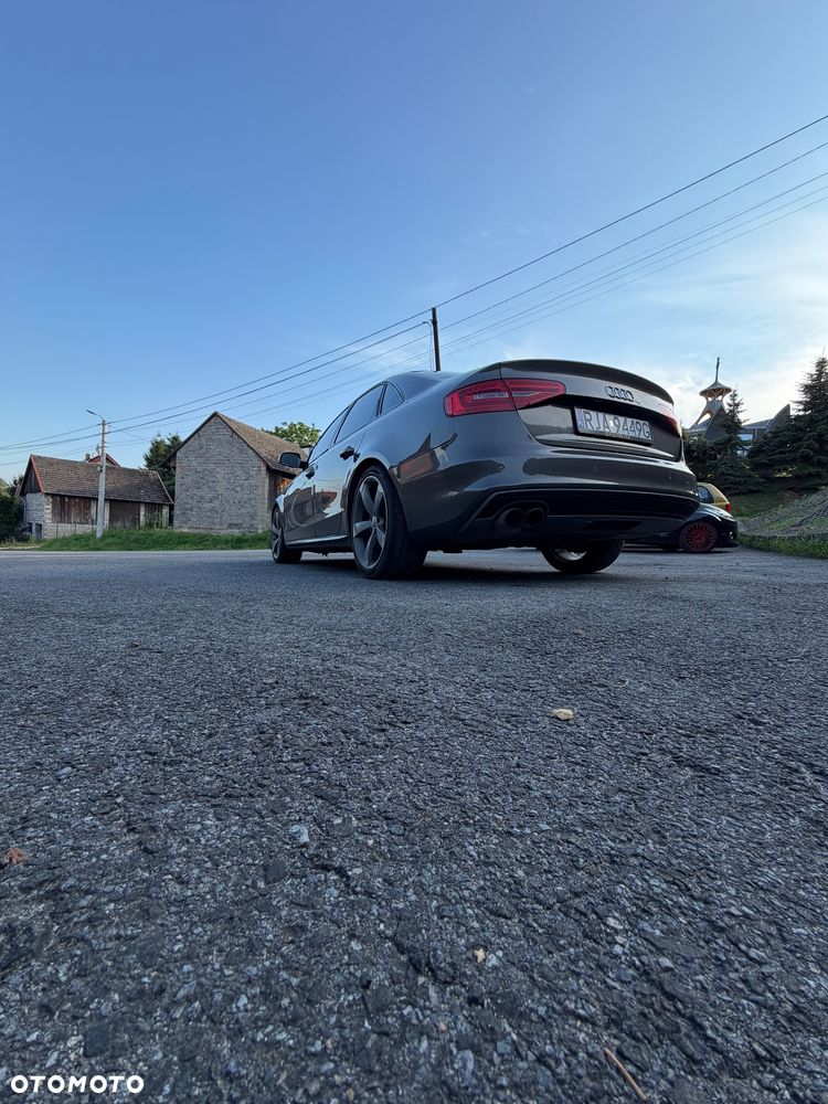 Audi A4 Limousine - 9
