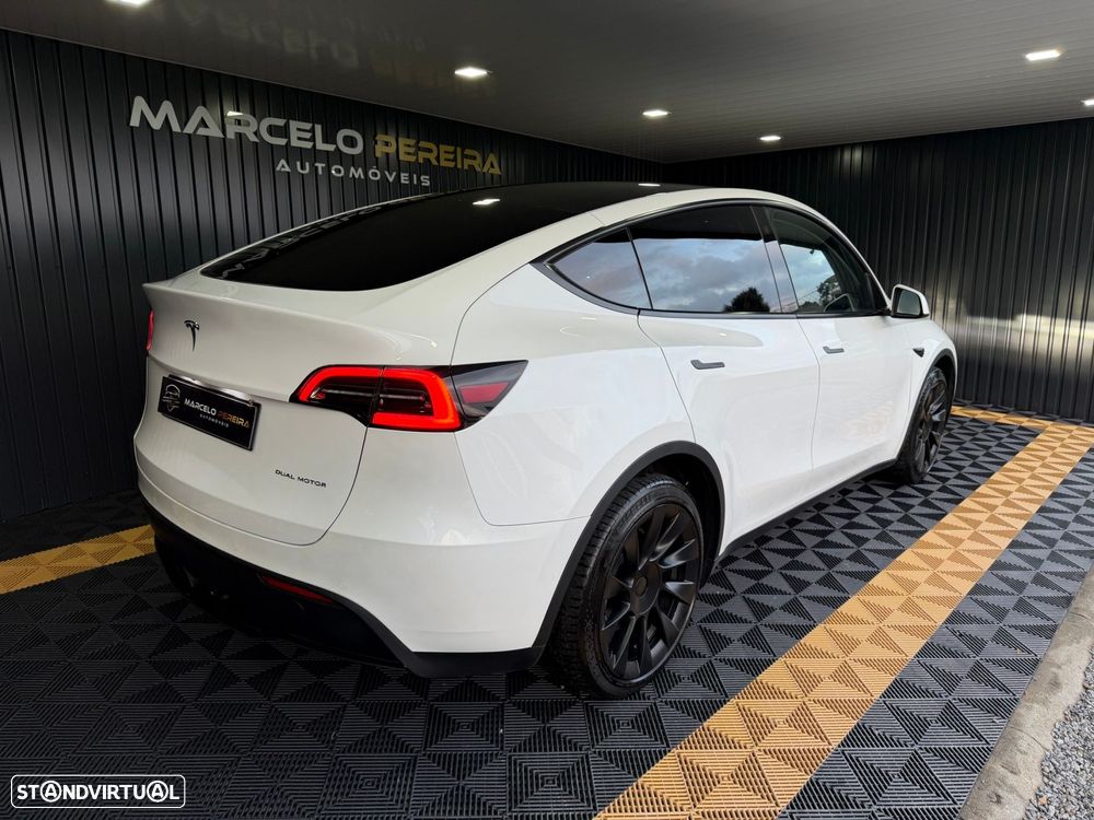 Tesla Model Y - 6