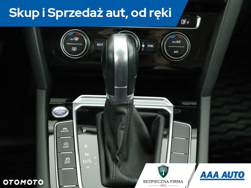 Volkswagen Passat - 14