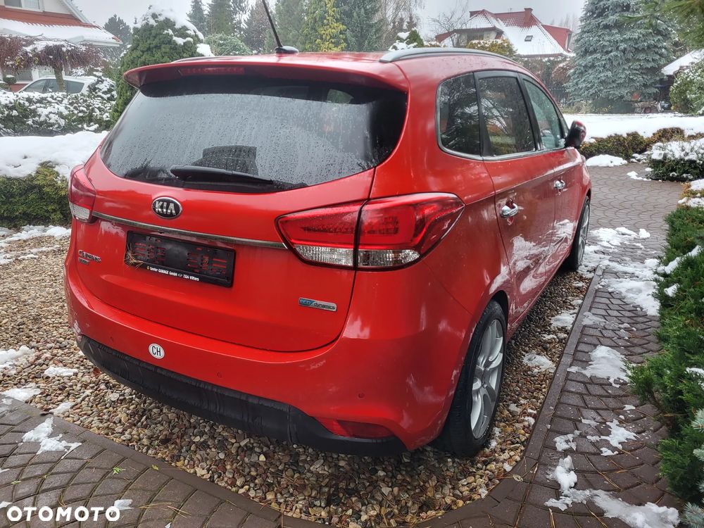 Kia Carens - 4