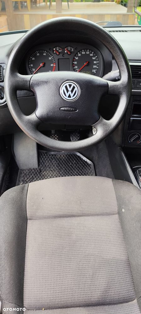 Volkswagen Golf - 8