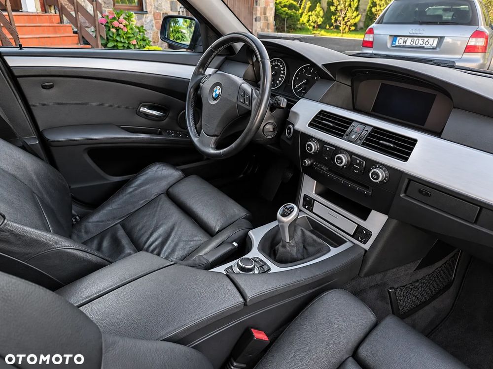 BMW Seria 5 525d - 2