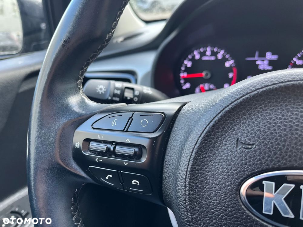 Kia Rio 1.2 L - 24