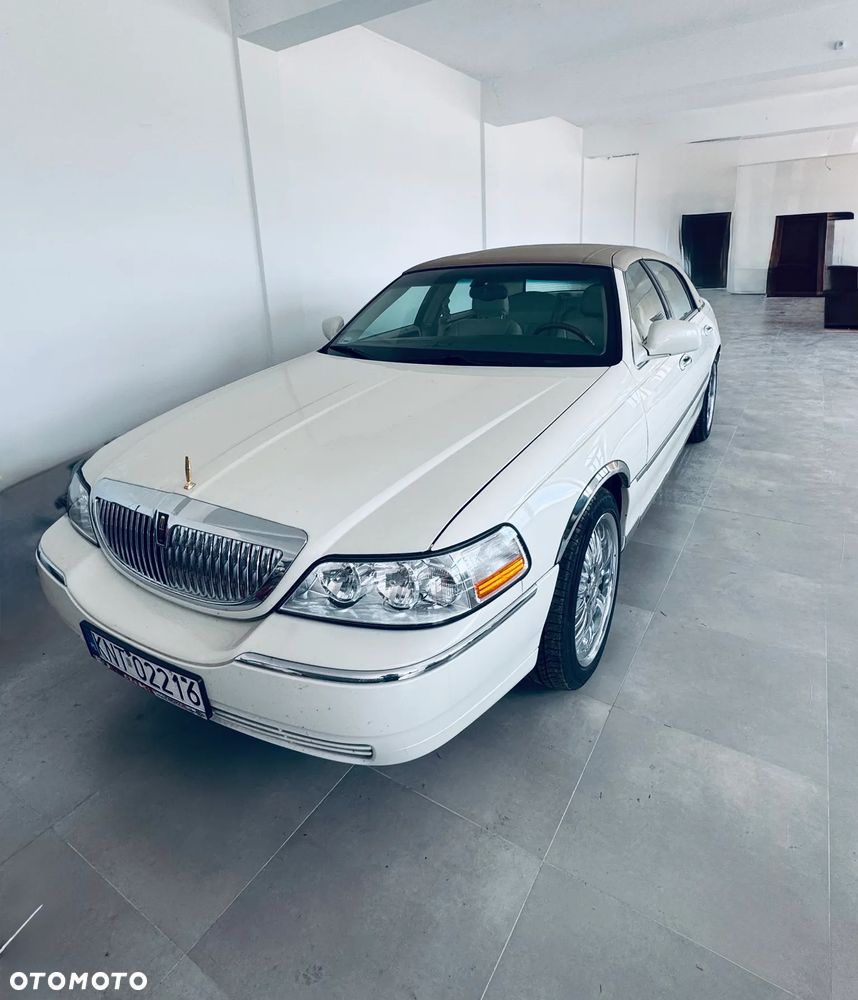 Lincoln Town Car - 2