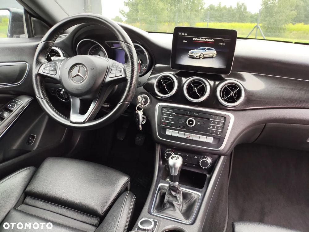 Mercedes-Benz CLA 180 - 12
