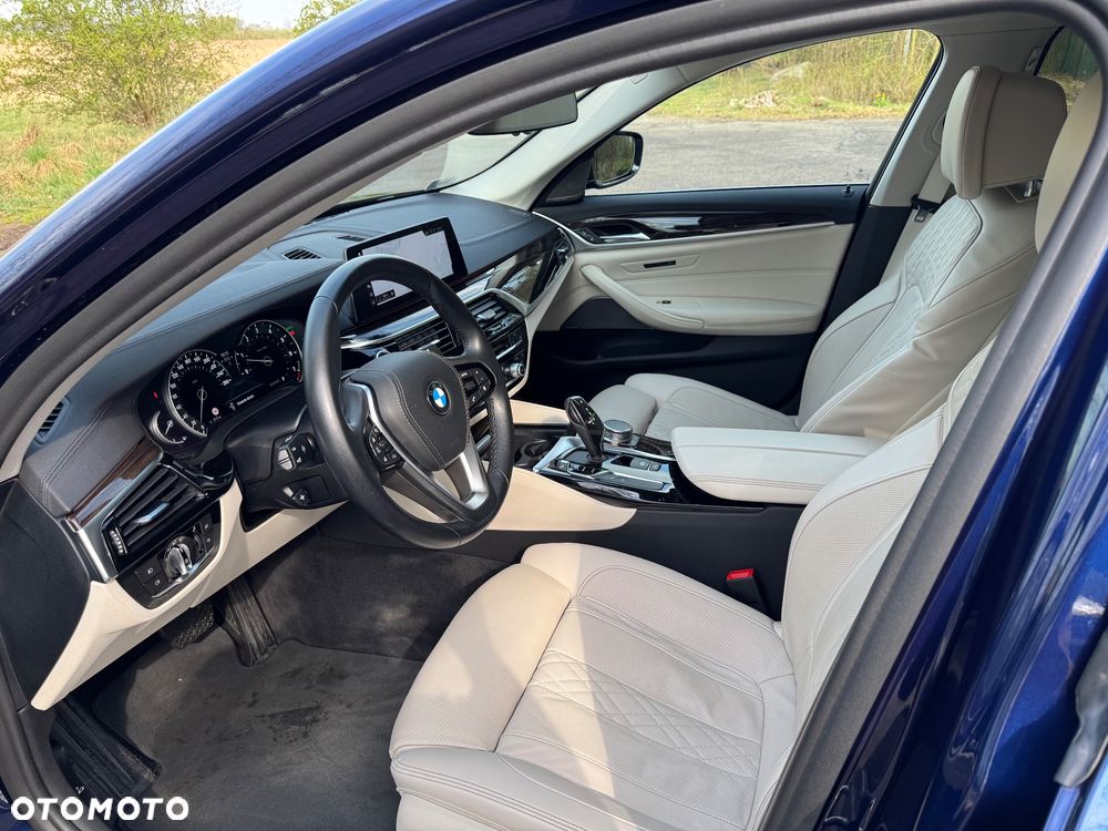 BMW Seria 5 530i xDrive Luxury Line - 28