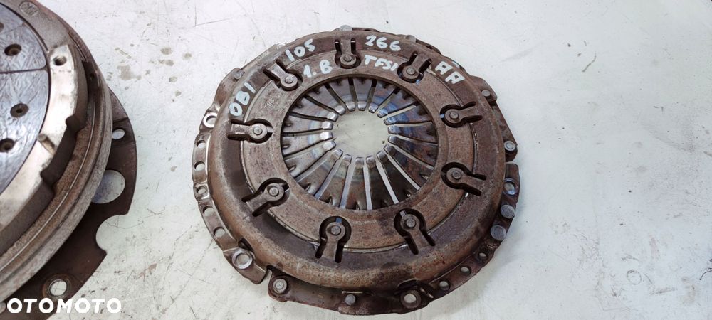 SPRZĘGŁO KOŁO DWUMAS AUDI A4 A5 1.8 0B1105266AA *4 - 8