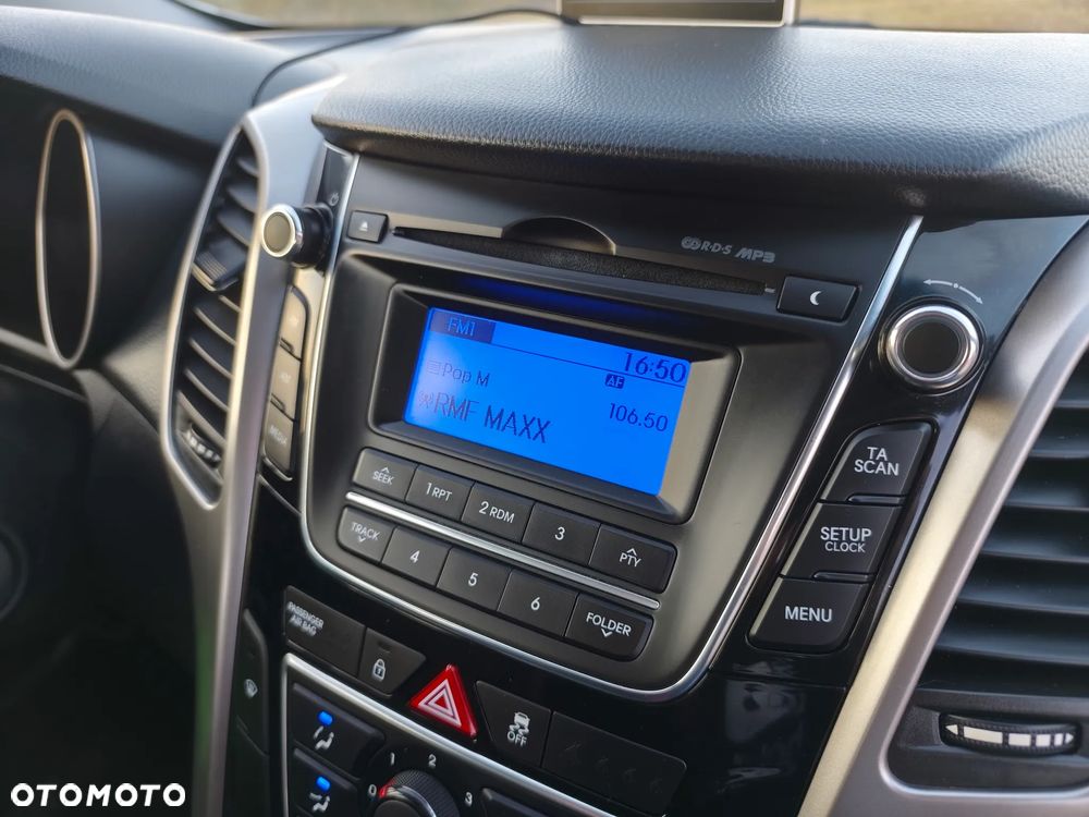 Hyundai i30 blue 1.4 YES Silver - 11