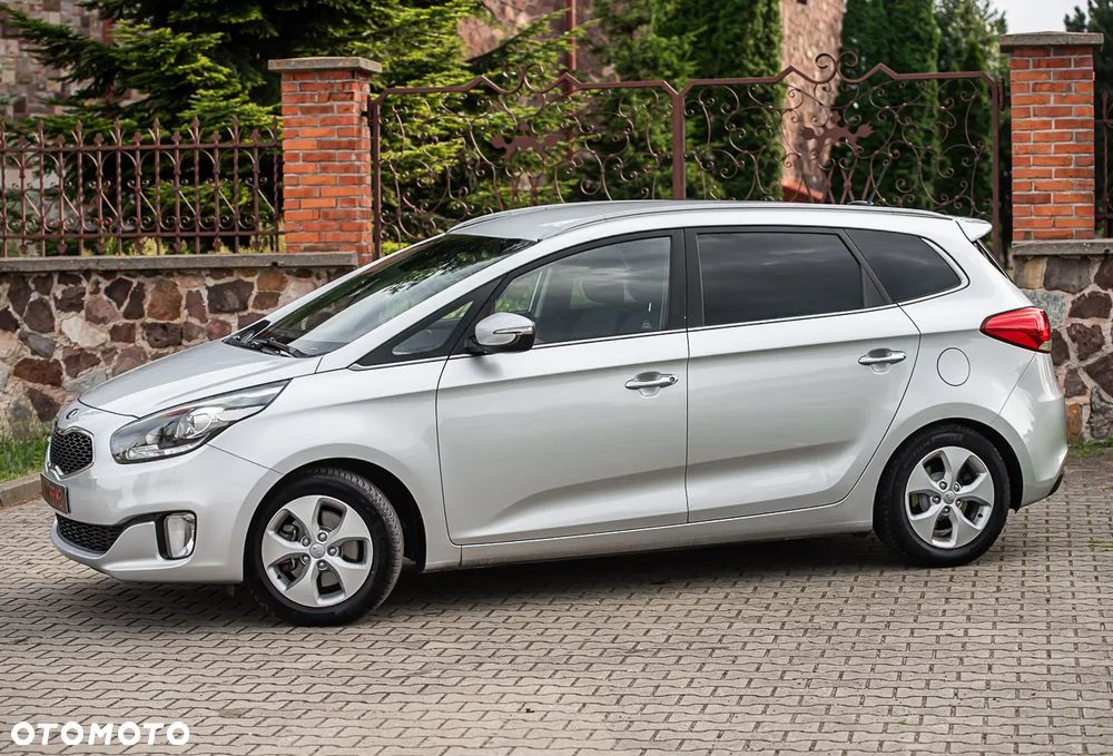 Kia Carens - 7