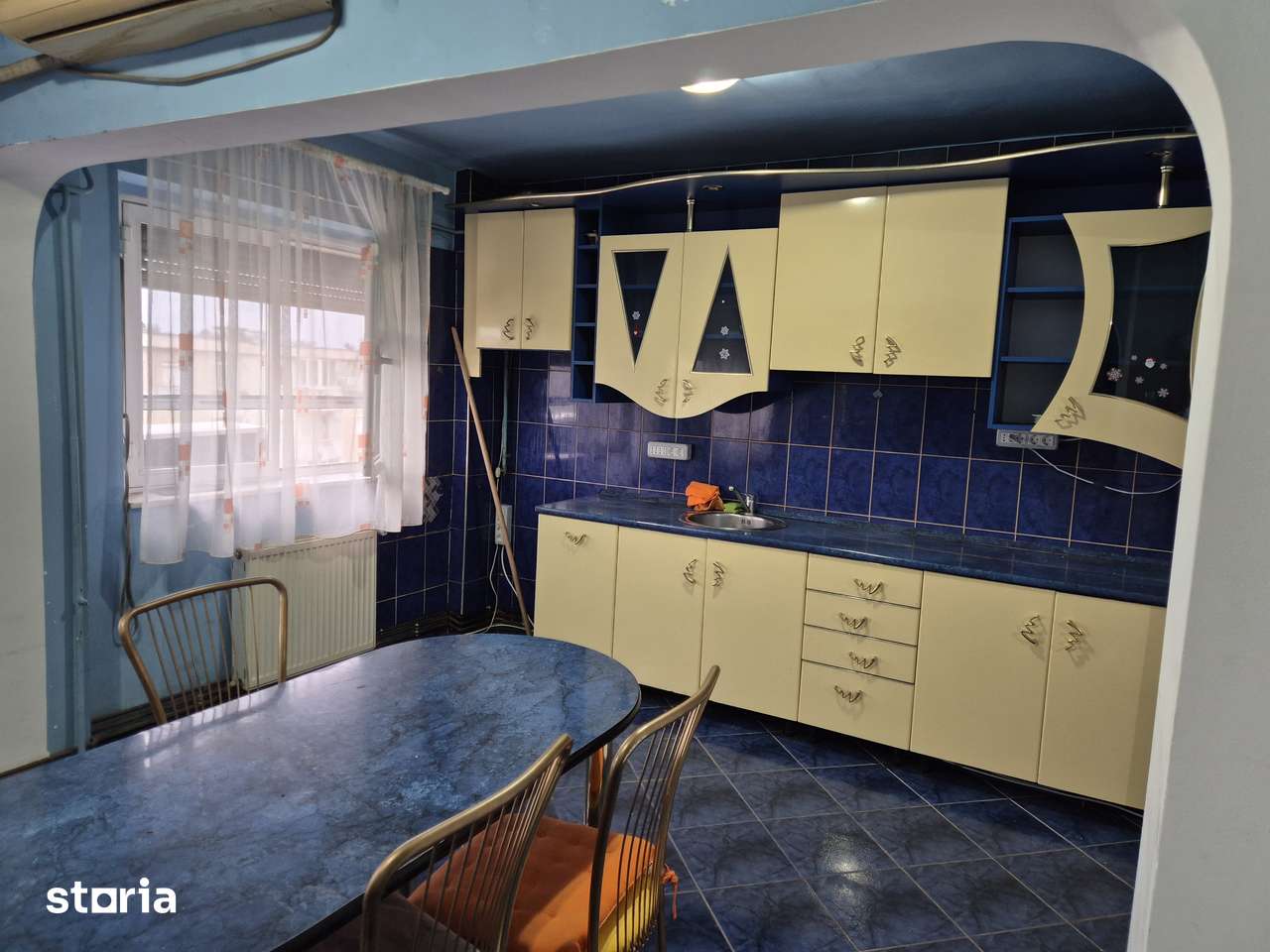 Apartament 4 cam., deosebit , La pret Redus — fotografia 1