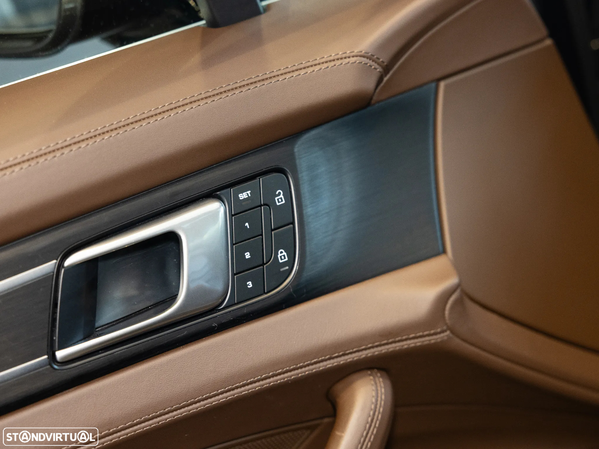 Porsche Panamera 4 E-Hybrid Platinum Edition - 31