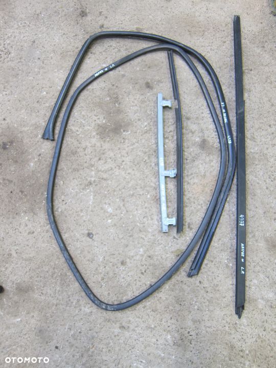 Uszczelki prowadnice drzwi l.p Renault Master III - 1