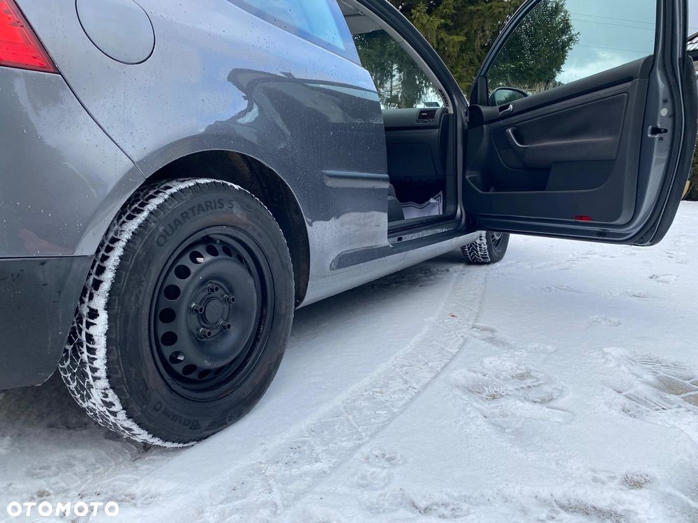 Volkswagen Golf 1.9 TDI Trendline DSG - 32