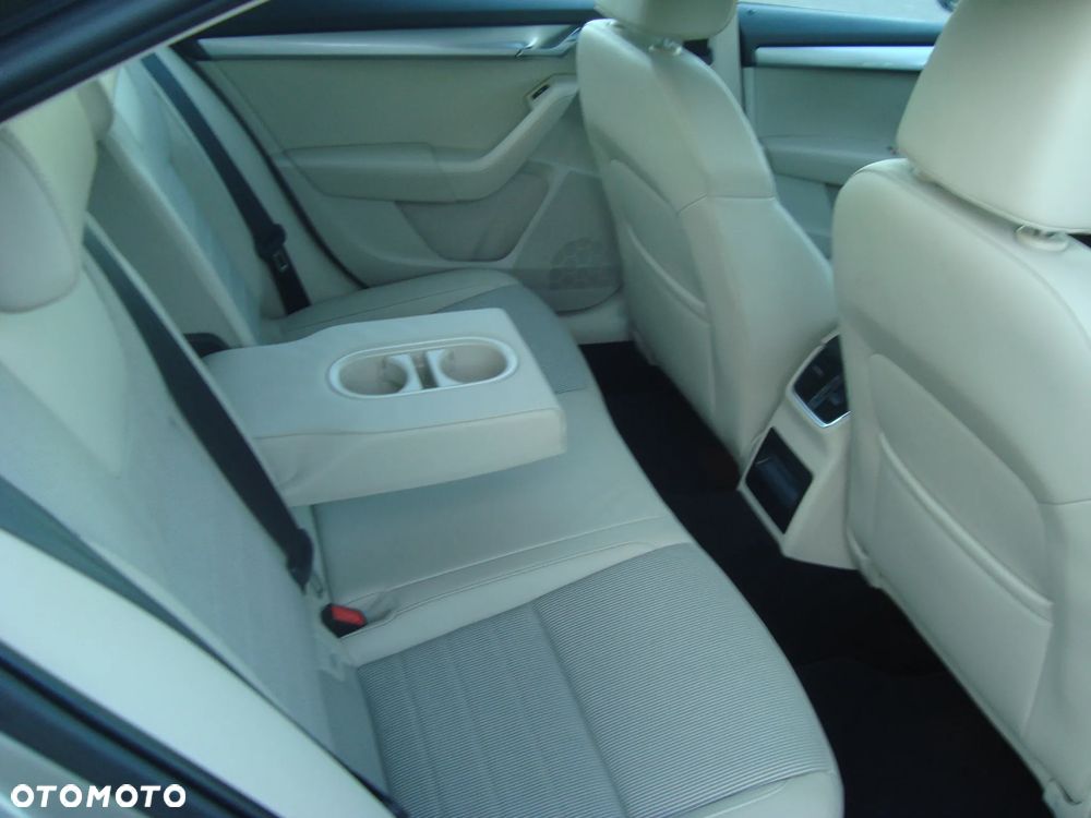 Skoda Octavia 1.6 TDI DPF Elegance - 29