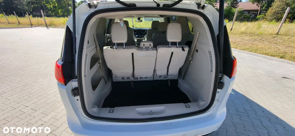 Chrysler Pacifica - 15
