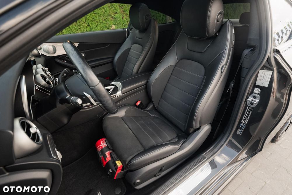 Mercedes-Benz Klasa C 300 9G-TRONIC AMG Line Plus - 13