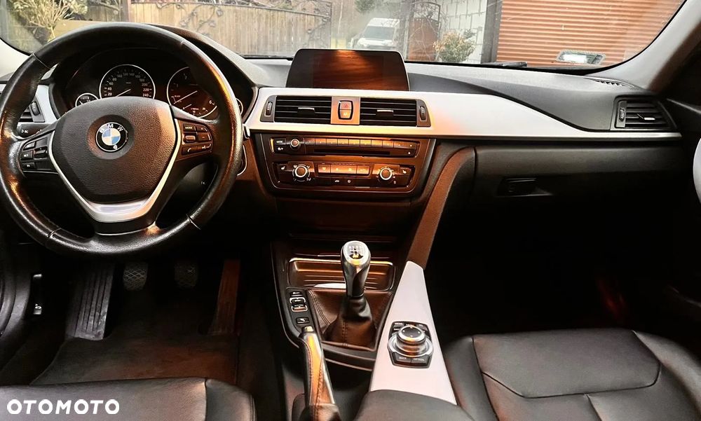BMW Seria 3 318d - 5