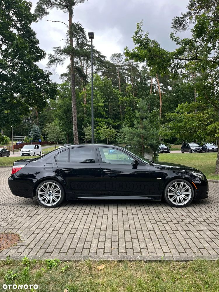 BMW Seria 5 550i Sport-Aut - 4