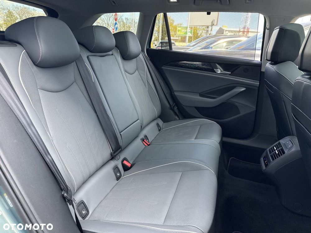 Volkswagen Passat Variant 2.0 TDI EVO Elegance DSG - 16