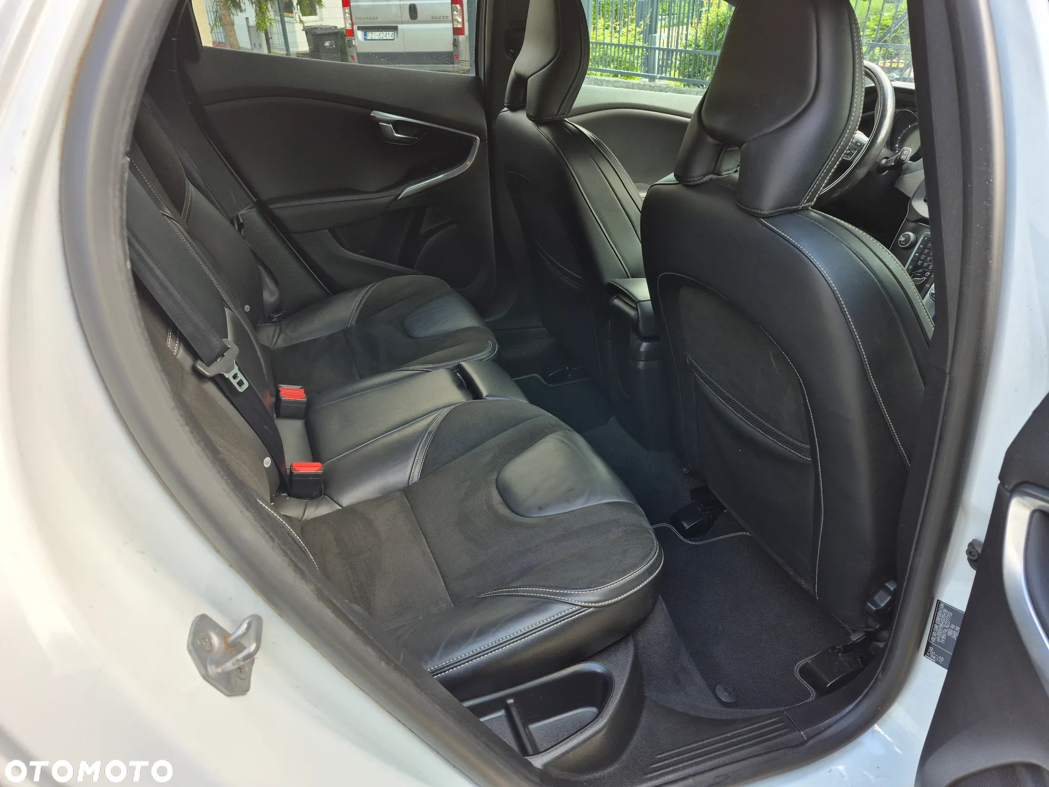 Volvo V40 D2 Drive-E R-Design Momentum - 20